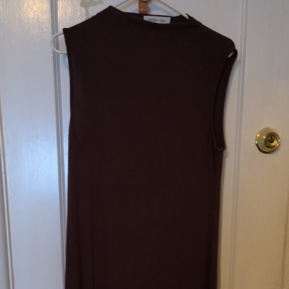 Amour Vert | Rich Brown Ribbed Top